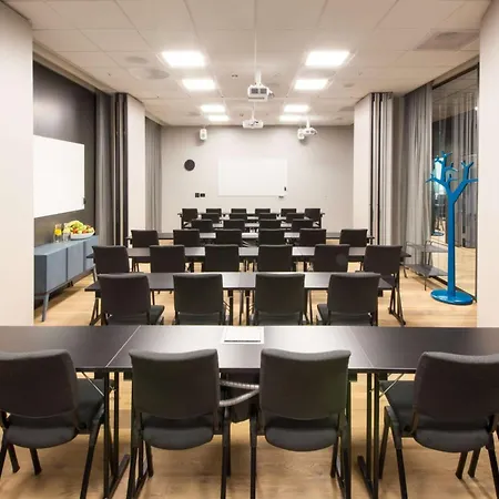 سكانديك فليسلاند إيربورت 4*
